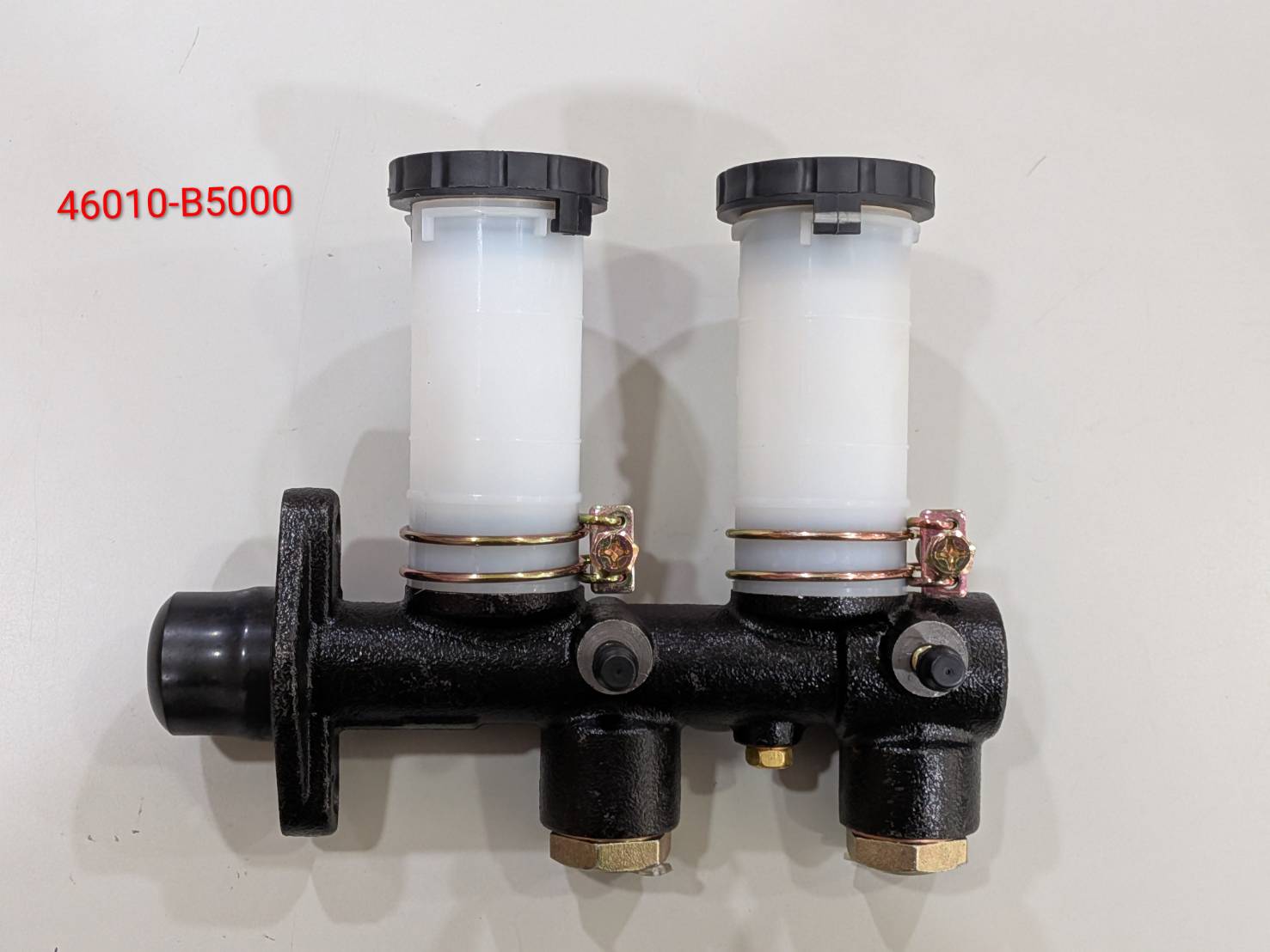 BRAKE MASTER CYLINDER ASSEMBLY-46010-85000