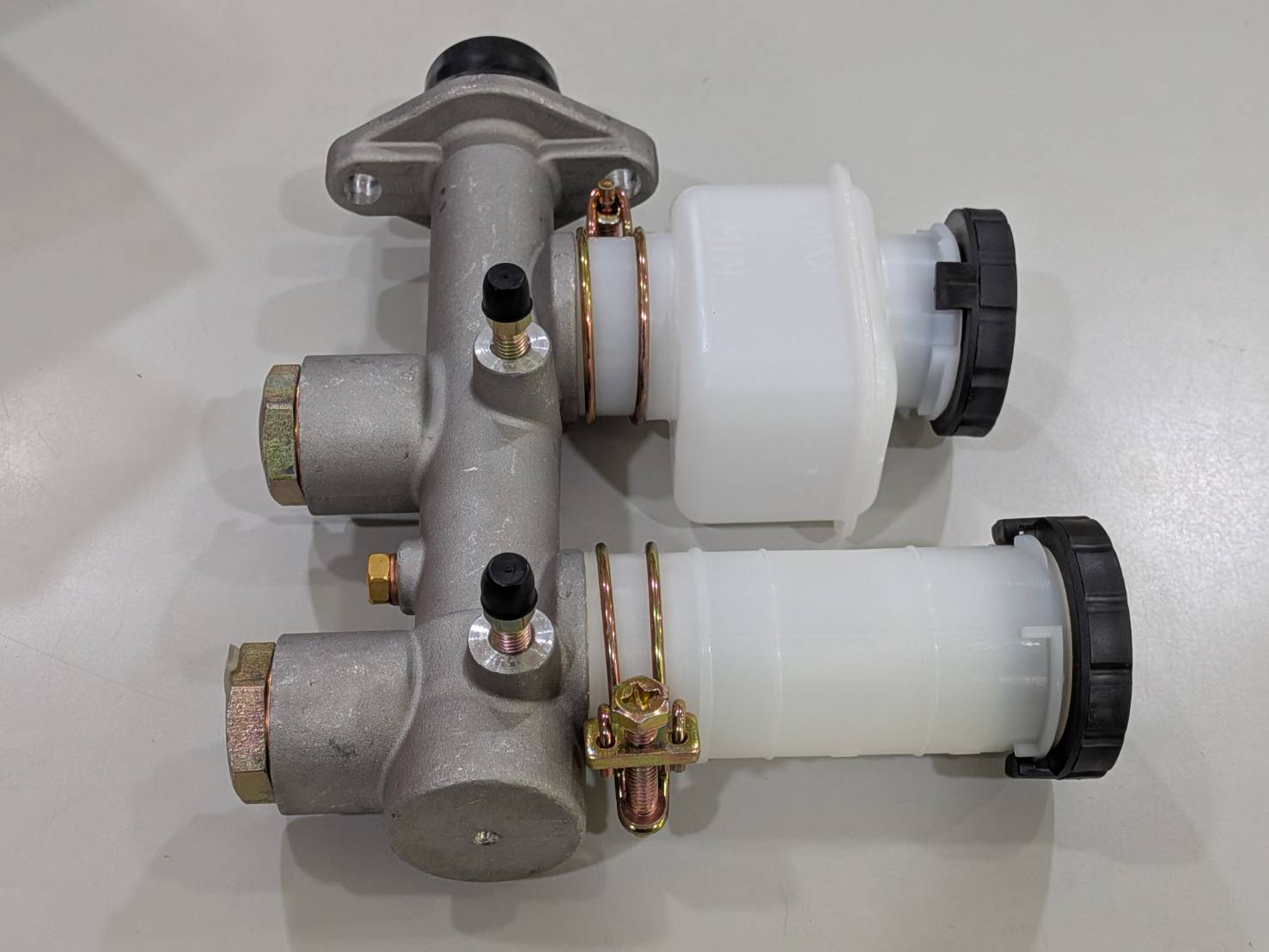 汽車剎車總泵總成 ／ 煞車主缸 (OEM 46010-U0206)-46010-U0206