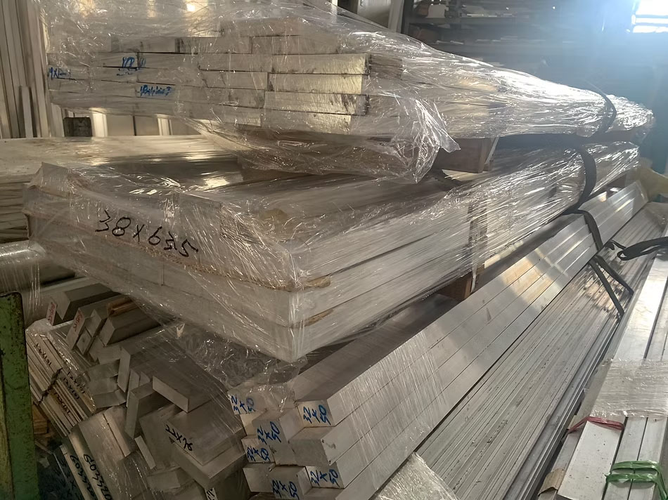 Aluminum alloys: square bars, square tubes, flat bars, flat tubes, round bars Aluminum alloys: square bars, square tubes, flat bars, flat tubes, round bars